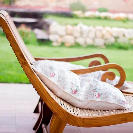 Bed and Breakfast La De Casitas Ampudia